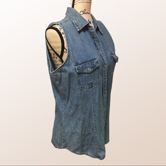 Sleeveless denim top. Soft and lightweight. - Picture 7 of 8